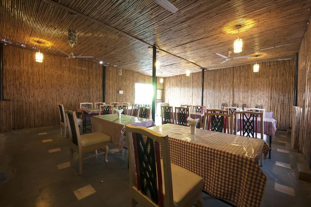 Hotel Sunrise Дели Экстерьер фото