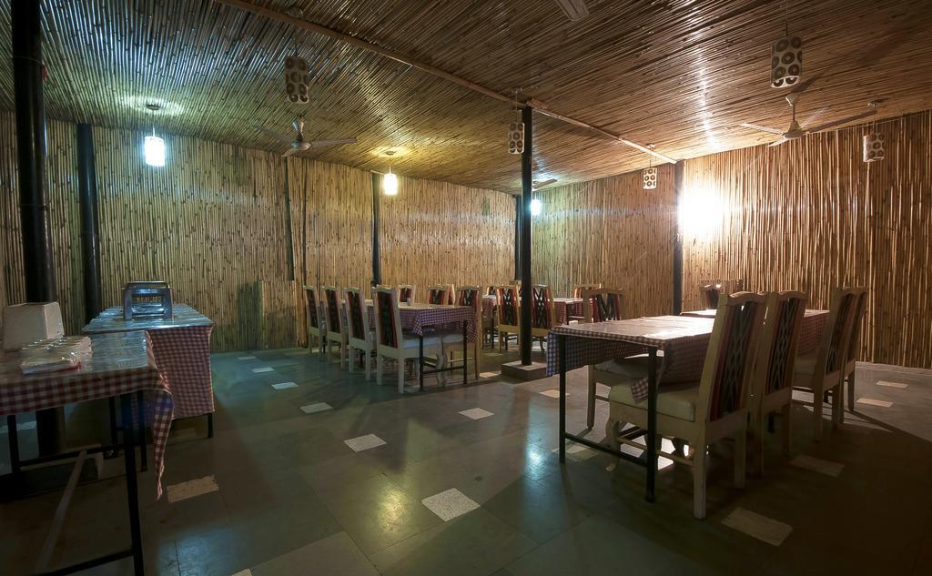 Hotel Sunrise Дели Экстерьер фото
