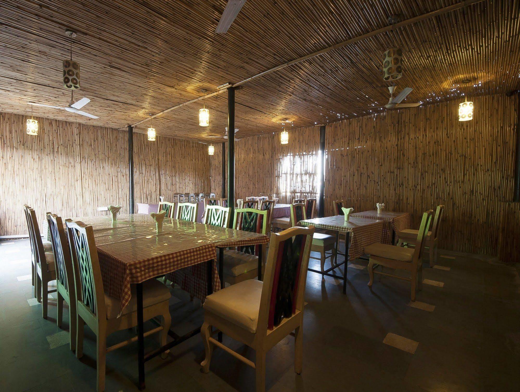 Hotel Sunrise Дели Экстерьер фото