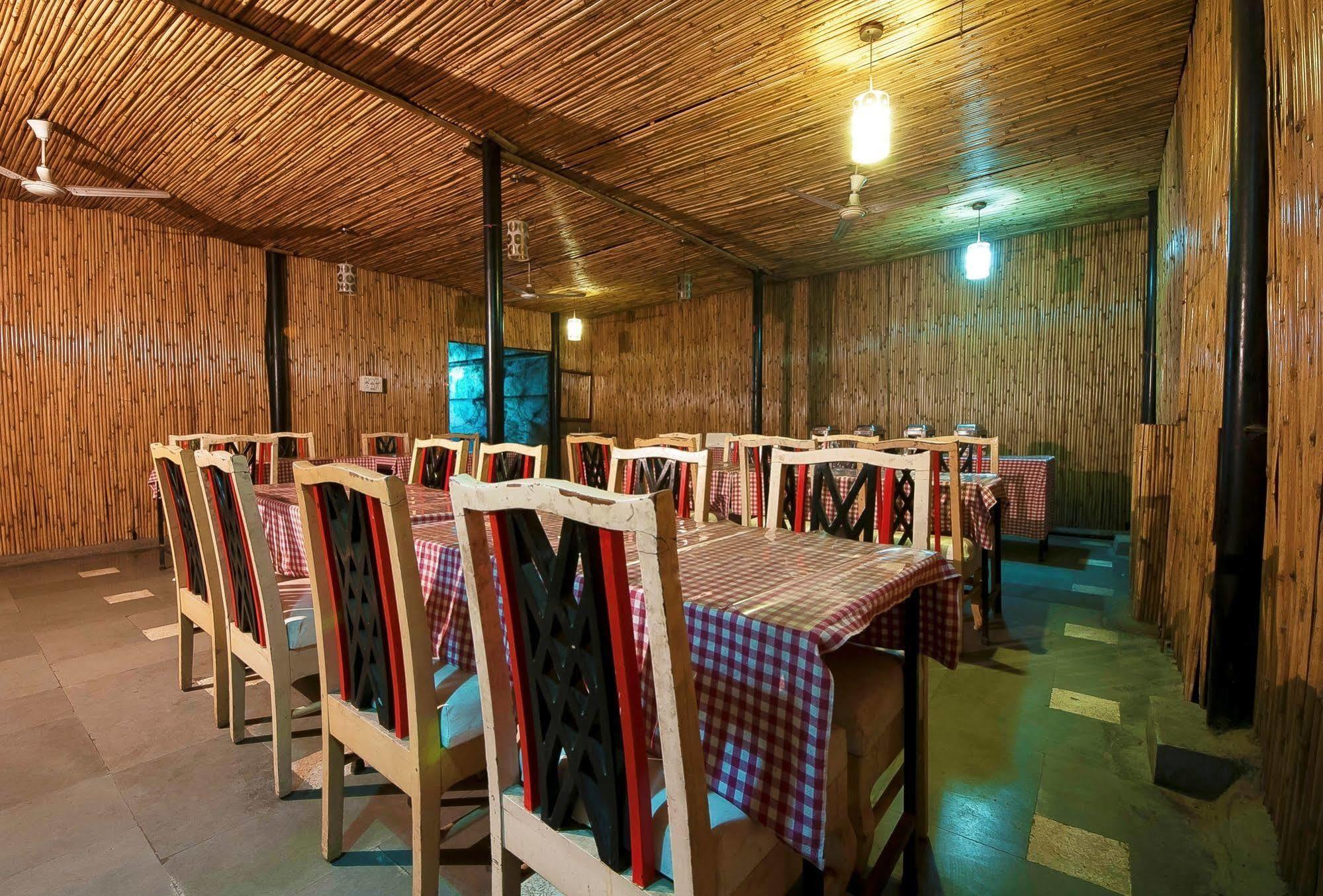 Hotel Sunrise Дели Экстерьер фото