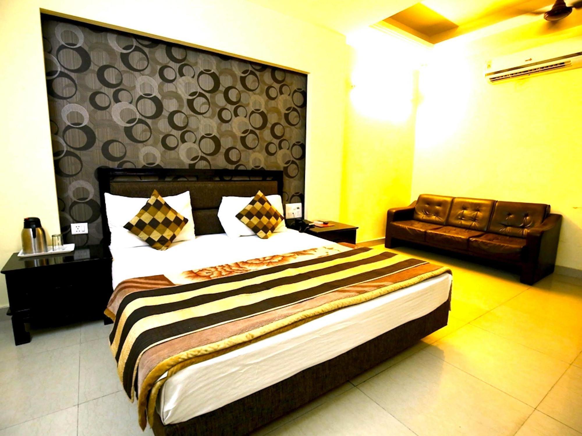 Hotel Sunrise Дели Экстерьер фото