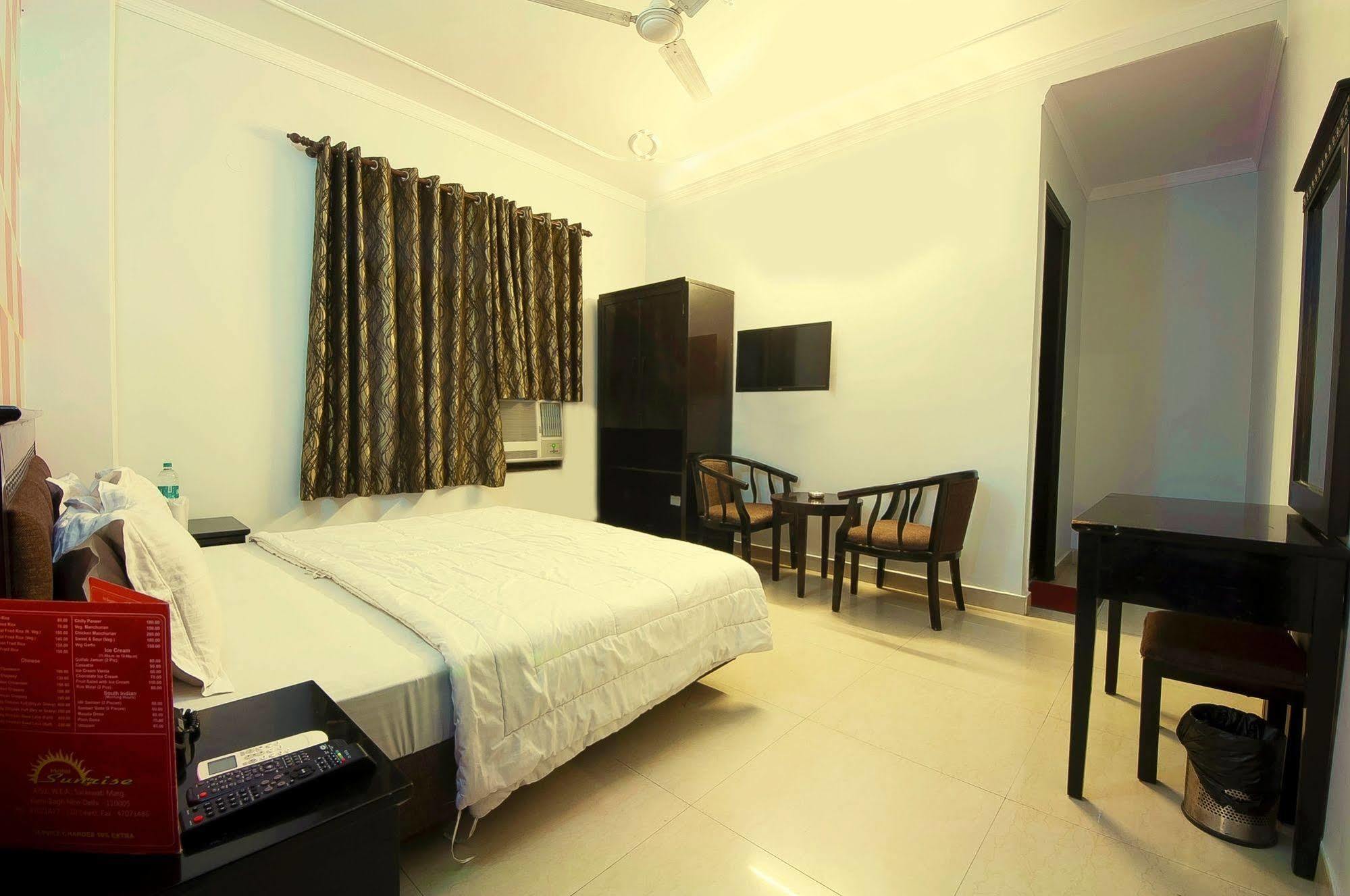 Hotel Sunrise Дели Экстерьер фото