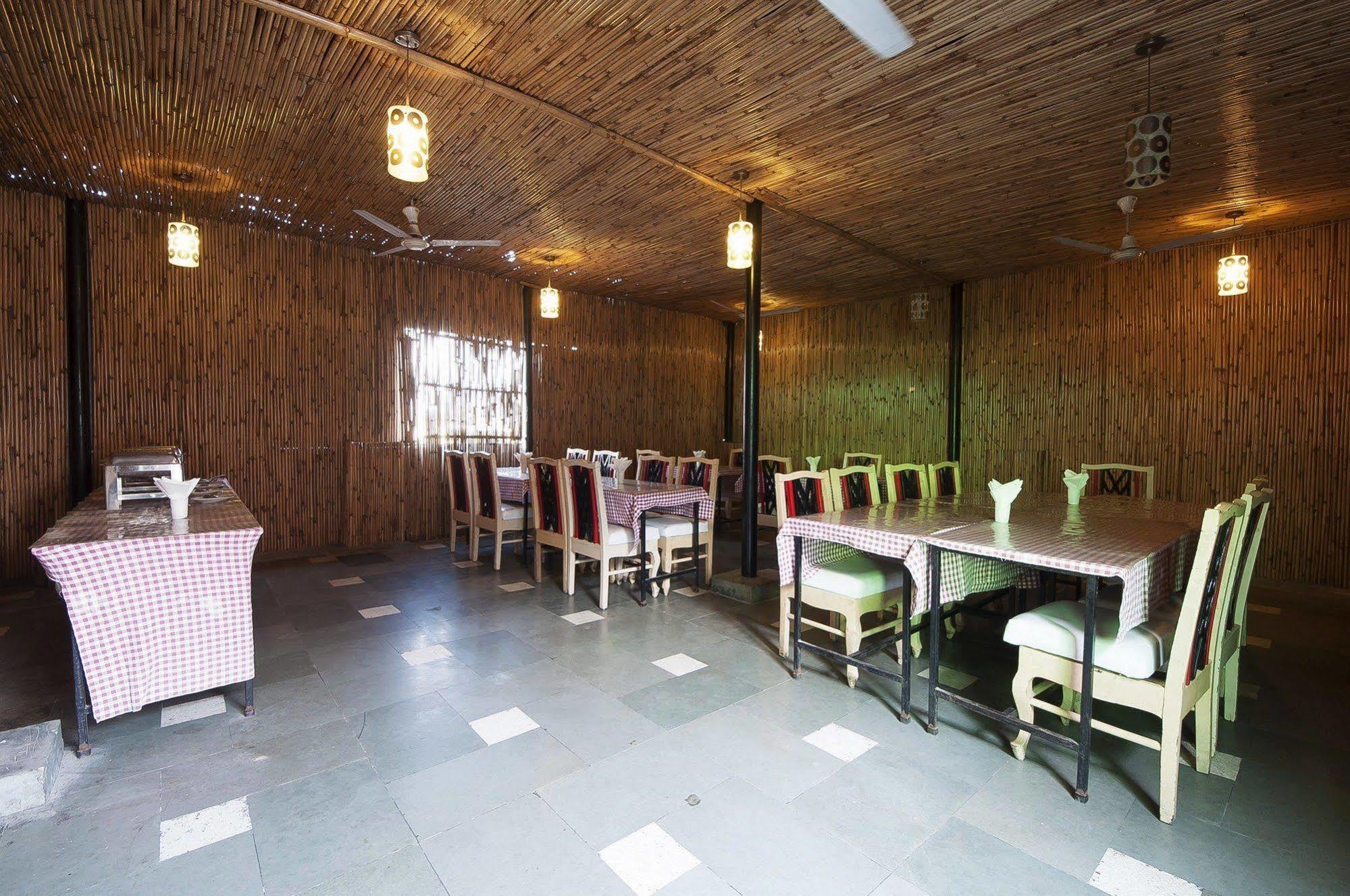 Hotel Sunrise Дели Экстерьер фото